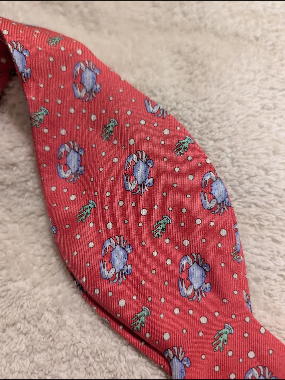 Vineyard Vines 100% Silk Coral Red Self-Tie Bow Tie with Blue Crabs